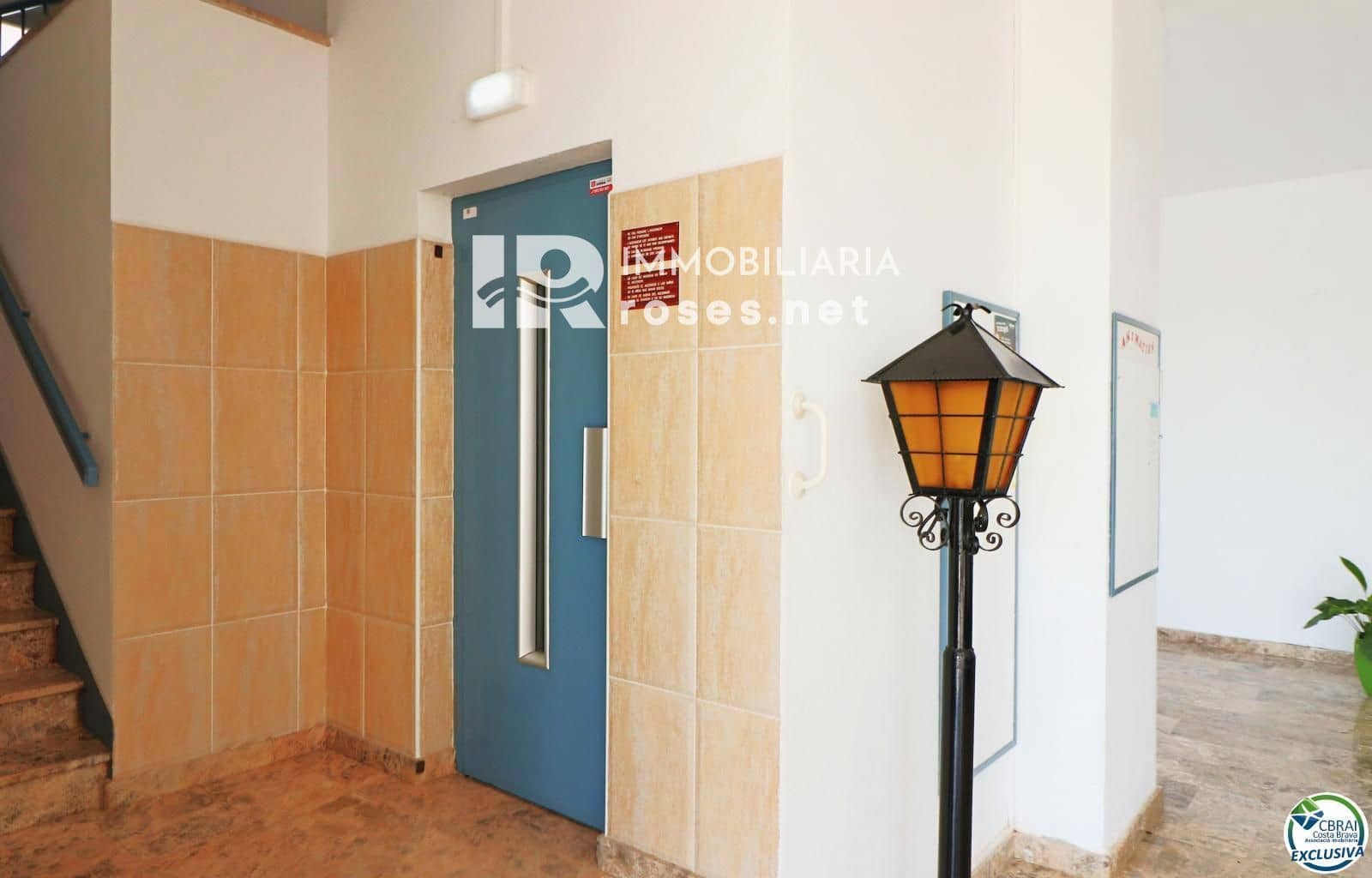 Flat for sale in Roses with pool - € 99,000 (Ref: 8913497)