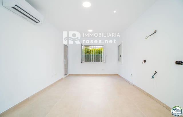 2 slaapkamer Flat te koop in Santa Margarida, Roses - € 279.000 (Ref: 8981107)