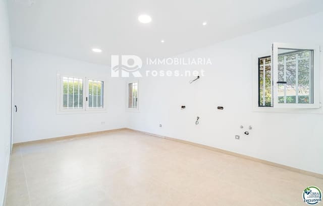 2 slaapkamer Flat te koop in Santa Margarida, Roses - € 279.000 (Ref: 8981107)