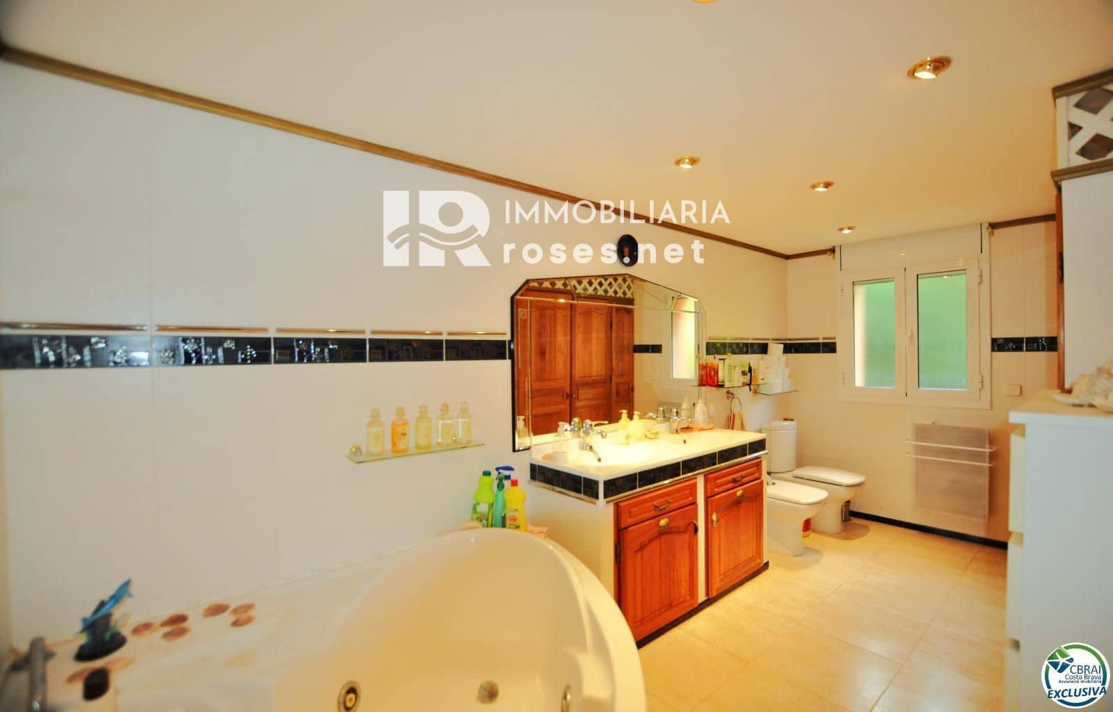 2 chambre Villa/Maison à vendre à Roses avec garage - 377 000 € (Ref: 8989559)