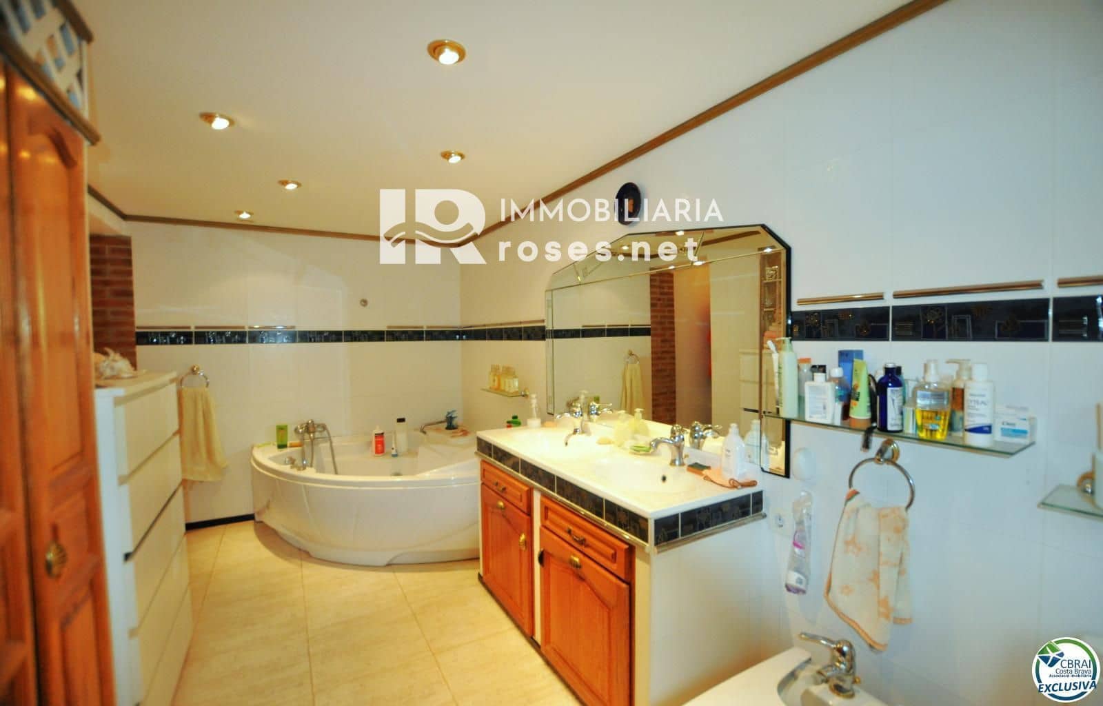 2 chambre Villa/Maison à vendre à Roses avec garage - 377 000 € (Ref: 8989559)