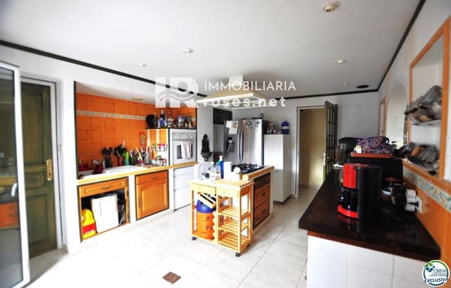 2 bedroom Villa for sale in Roses with garage - € 377,000 (Ref: 8989559)