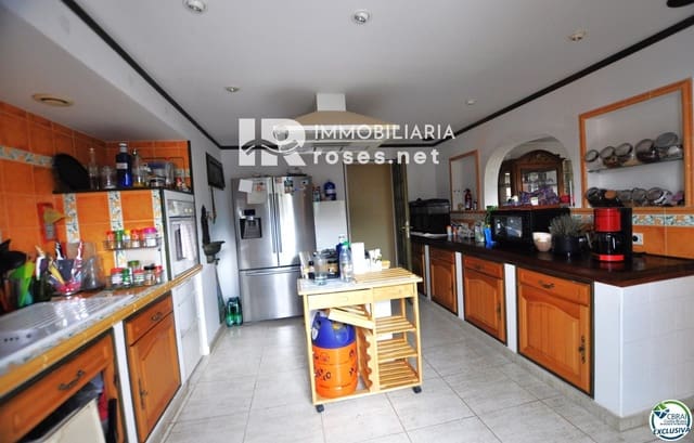 2 bedroom Villa for sale in Roses with garage - € 377,000 (Ref: 8989559)