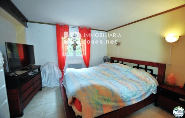 2 bedroom Villa for sale in Roses with garage - € 377,000 (Ref: 8989559)