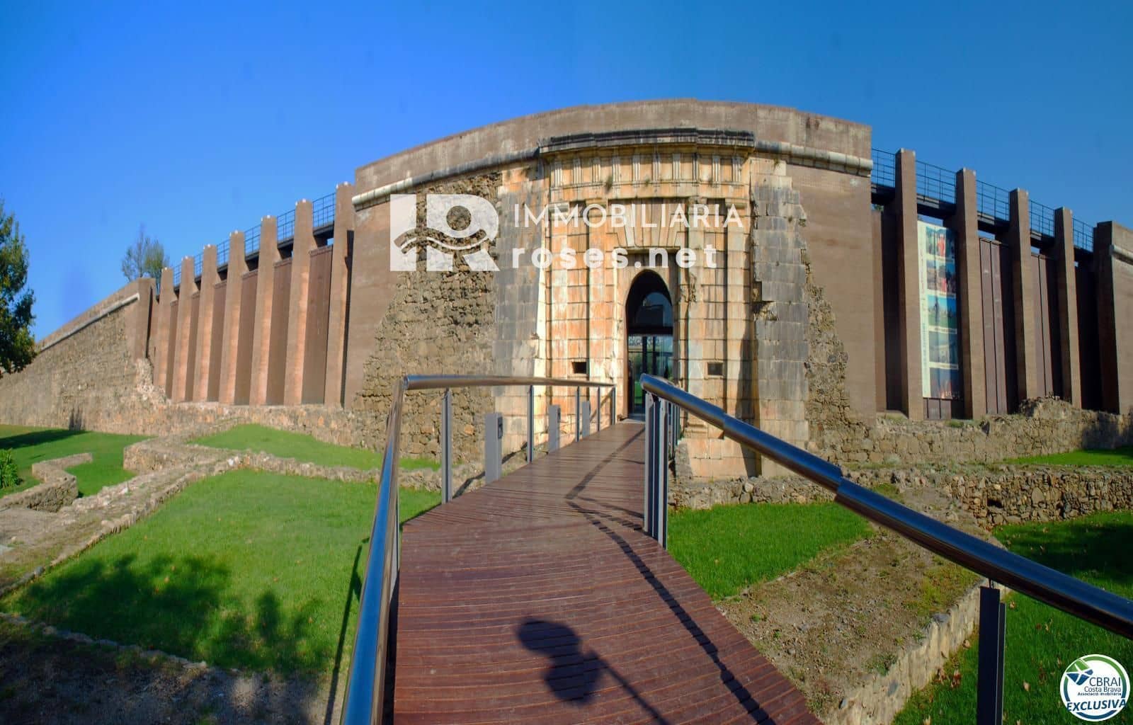 2 chambre Villa/Maison à vendre à Roses avec garage - 377 000 € (Ref: 8989559)