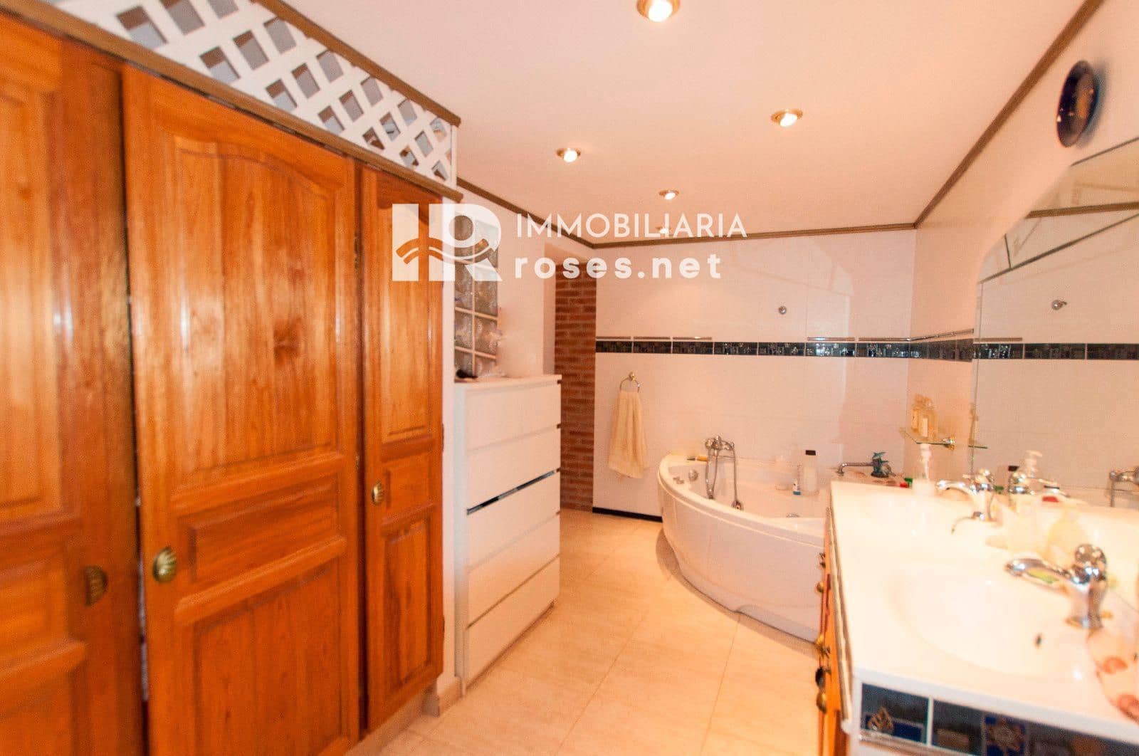 2 chambre Villa/Maison à vendre à Roses avec garage - 377 000 € (Ref: 8989559)