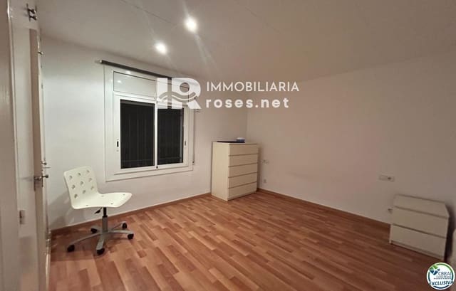 1 bedroom Flat for sale in Roses - € 145,000 (Ref: 8993281)