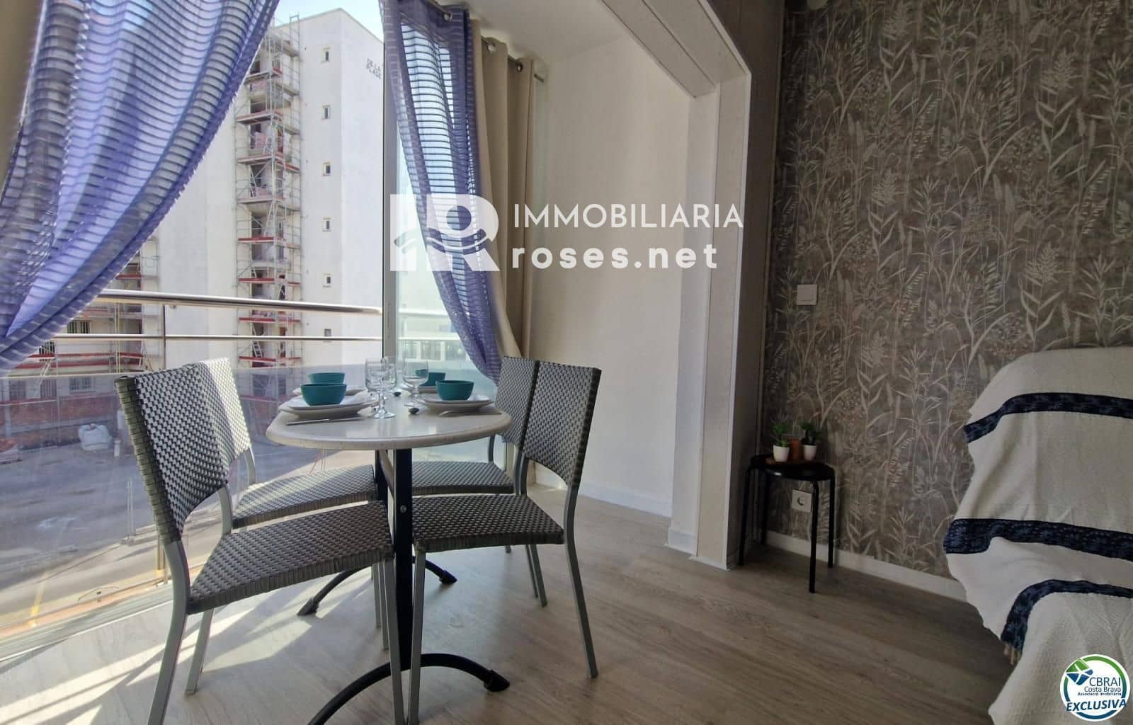 Flat te koop in Roses - € 112.000 (Ref: 8997281)