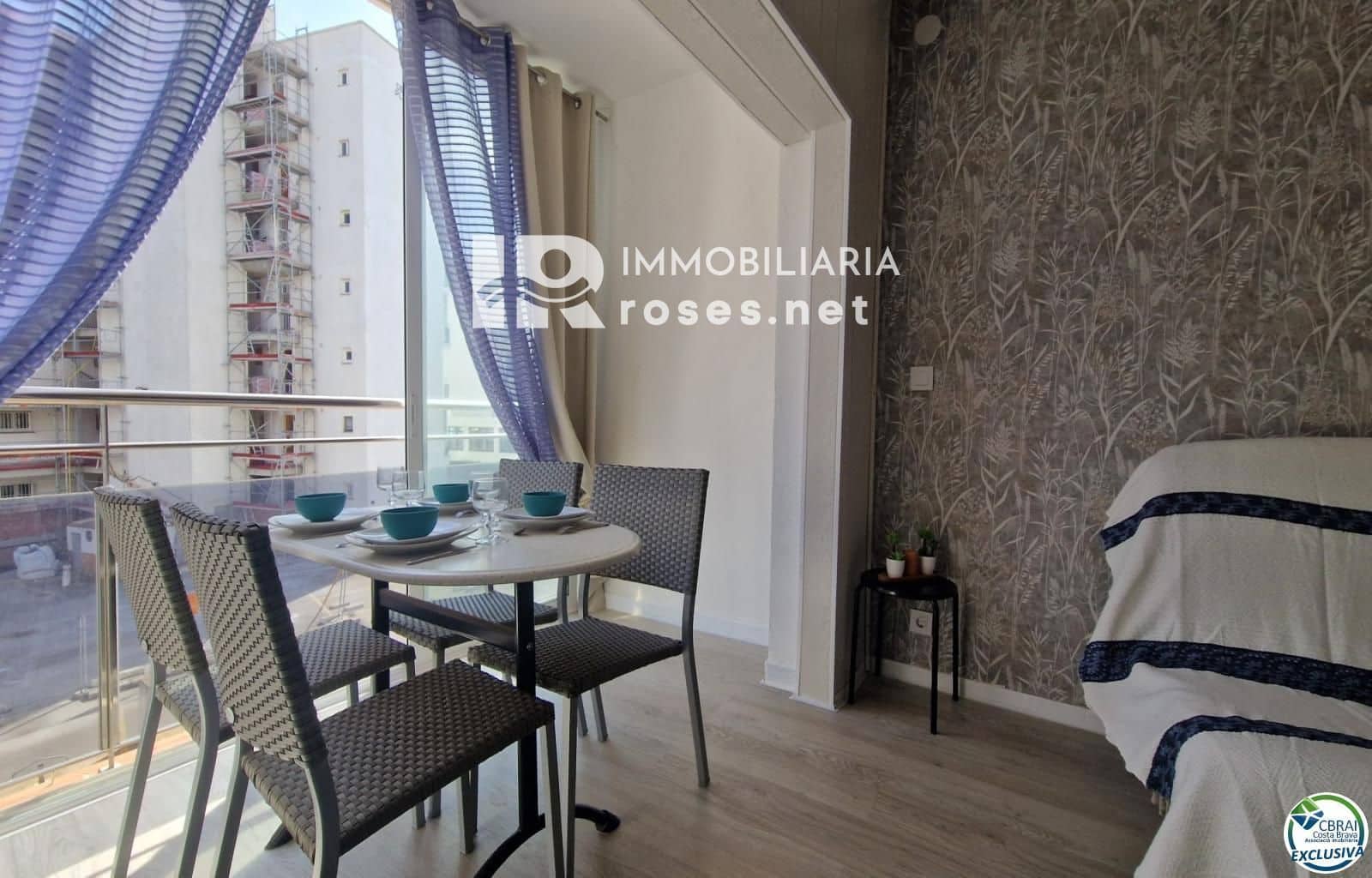 Flat te koop in Roses - € 112.000 (Ref: 8997281)
