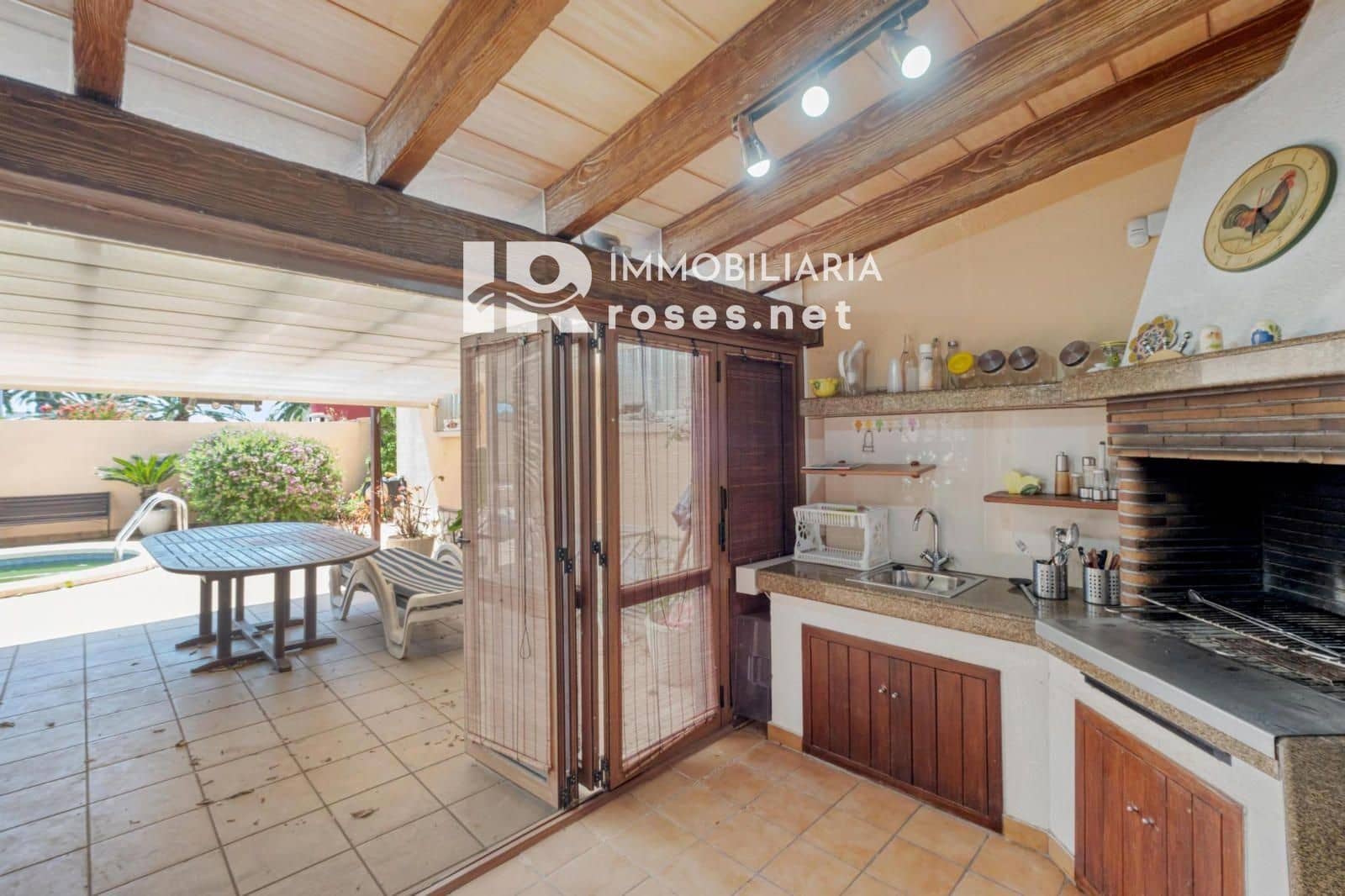 5 soveværelse Villa til salg i Empuriabrava med swimmingpool garage - € 470.000 (Ref: 9003738)