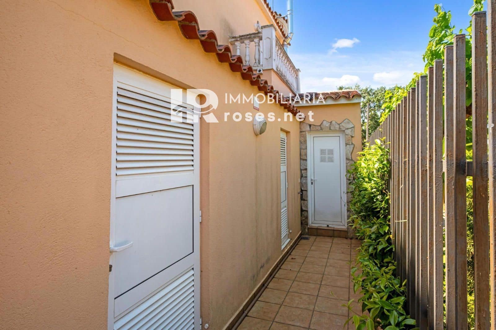 5 soveværelse Villa til salg i Empuriabrava med swimmingpool garage - € 470.000 (Ref: 9003738)
