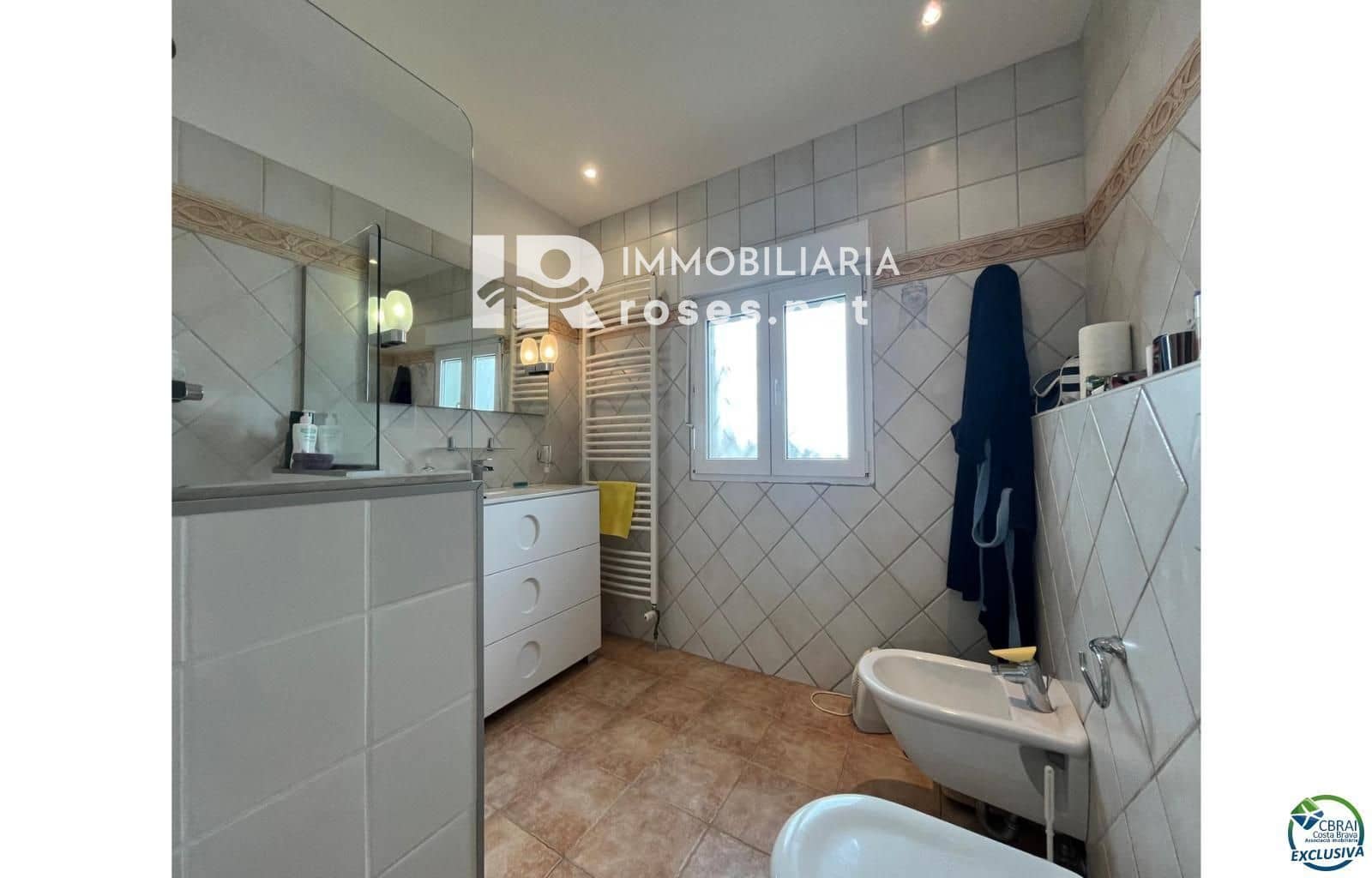 3 soveværelse Villa til salg i Empuriabrava med swimmingpool garage - € 795.000 (Ref: 9003739)