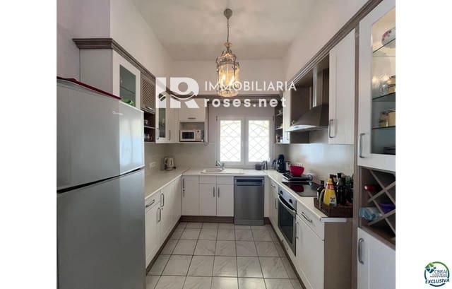 3 slaapkamer Villa te koop in Empuriabrava, Castelló d'Empúries met zwembad garage - € 795.000 (Ref: 9003739)