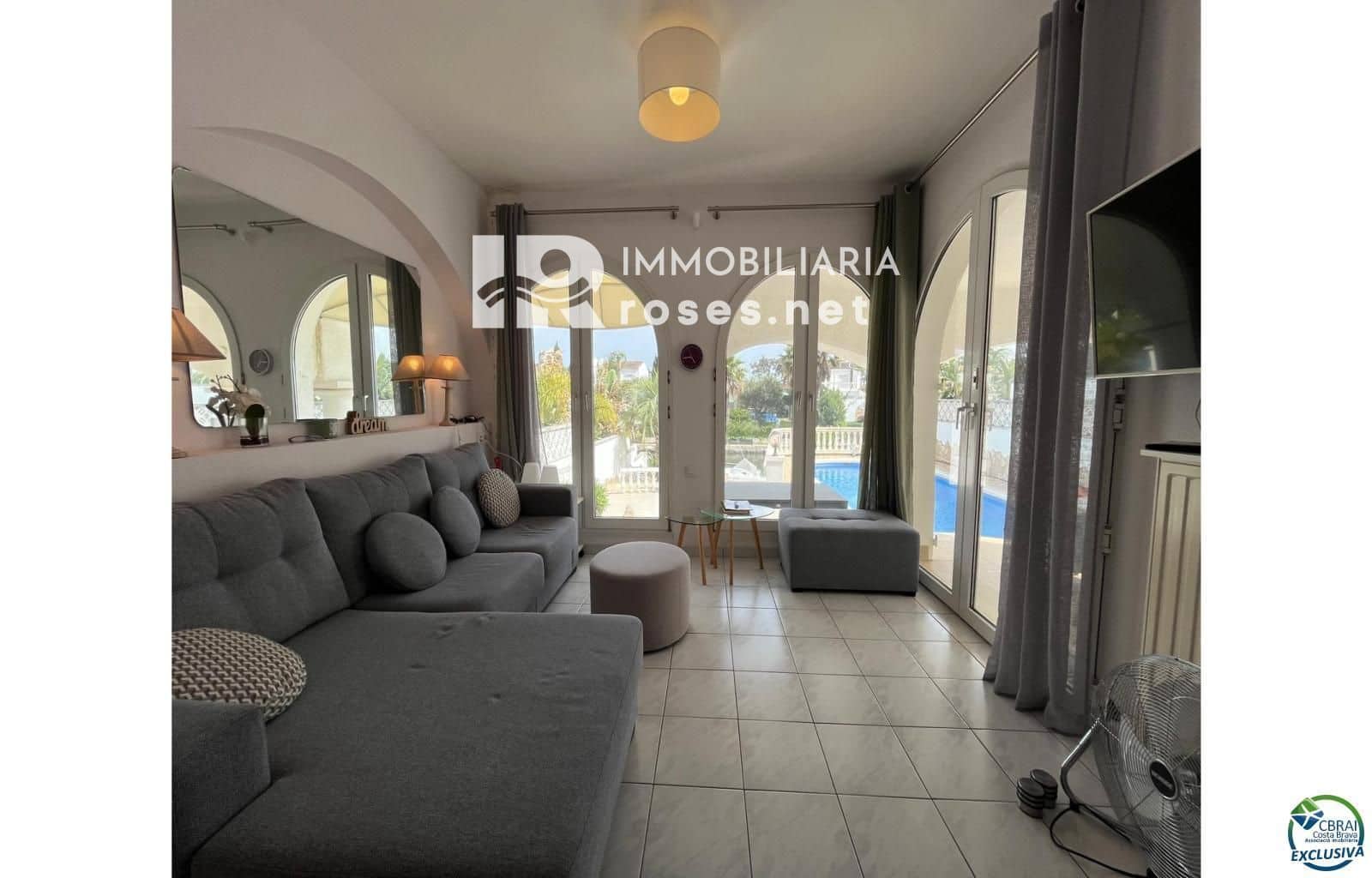 3 soveværelse Villa til salg i Empuriabrava med swimmingpool garage - € 795.000 (Ref: 9003739)