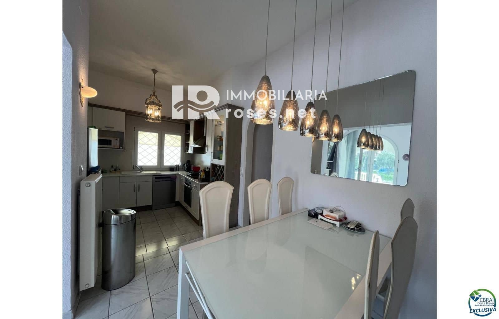 3 soveværelse Villa til salg i Empuriabrava med swimmingpool garage - € 795.000 (Ref: 9003739)