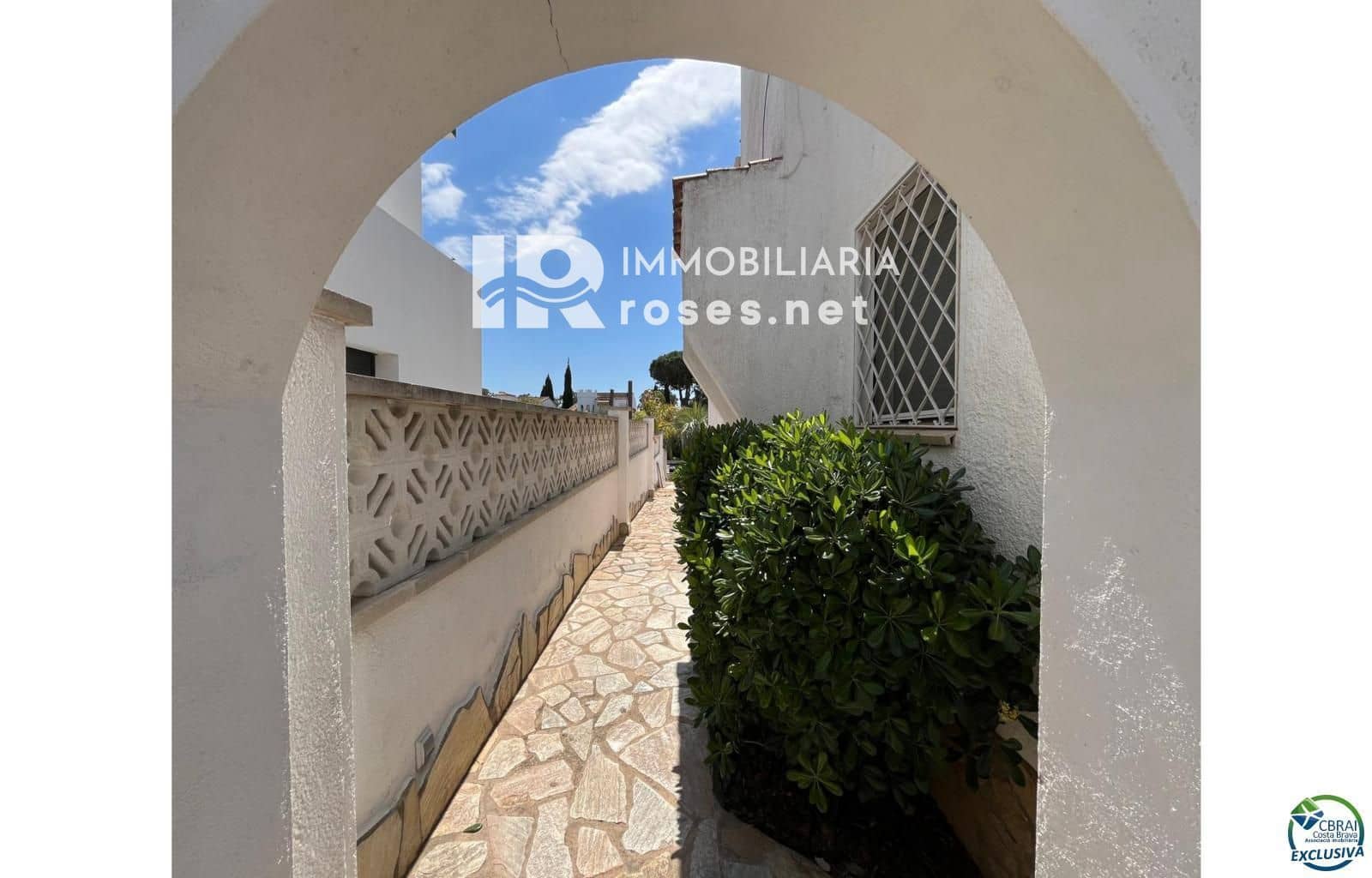 3 soveværelse Villa til salg i Empuriabrava med swimmingpool garage - € 795.000 (Ref: 9003739)