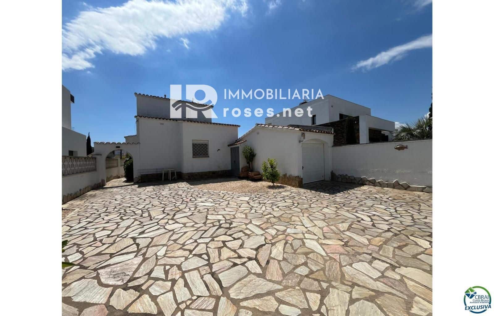 3 soveværelse Villa til salg i Empuriabrava med swimmingpool garage - € 795.000 (Ref: 9003739)