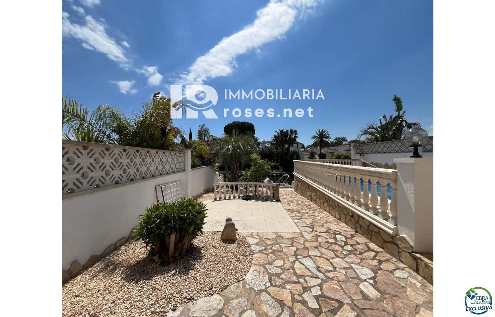 3 soveværelse Villa til salg i Empuriabrava med swimmingpool garage - € 795.000 (Ref: 9003739)