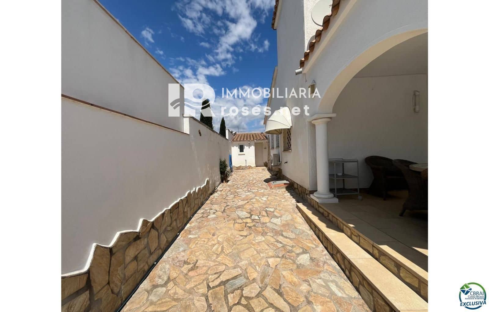 3 soveværelse Villa til salg i Empuriabrava med swimmingpool garage - € 795.000 (Ref: 9003739)