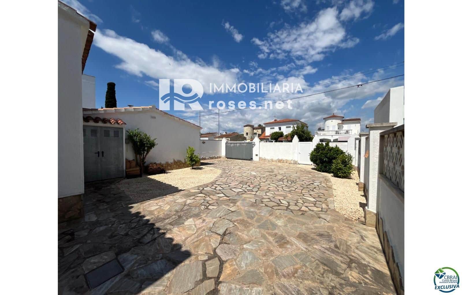 3 soveværelse Villa til salg i Empuriabrava med swimmingpool garage - € 795.000 (Ref: 9003739)