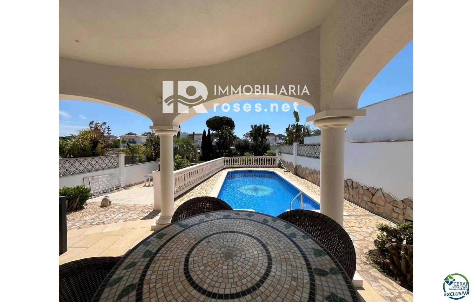 3 soveværelse Villa til salg i Empuriabrava med swimmingpool garage - € 795.000 (Ref: 9003739)