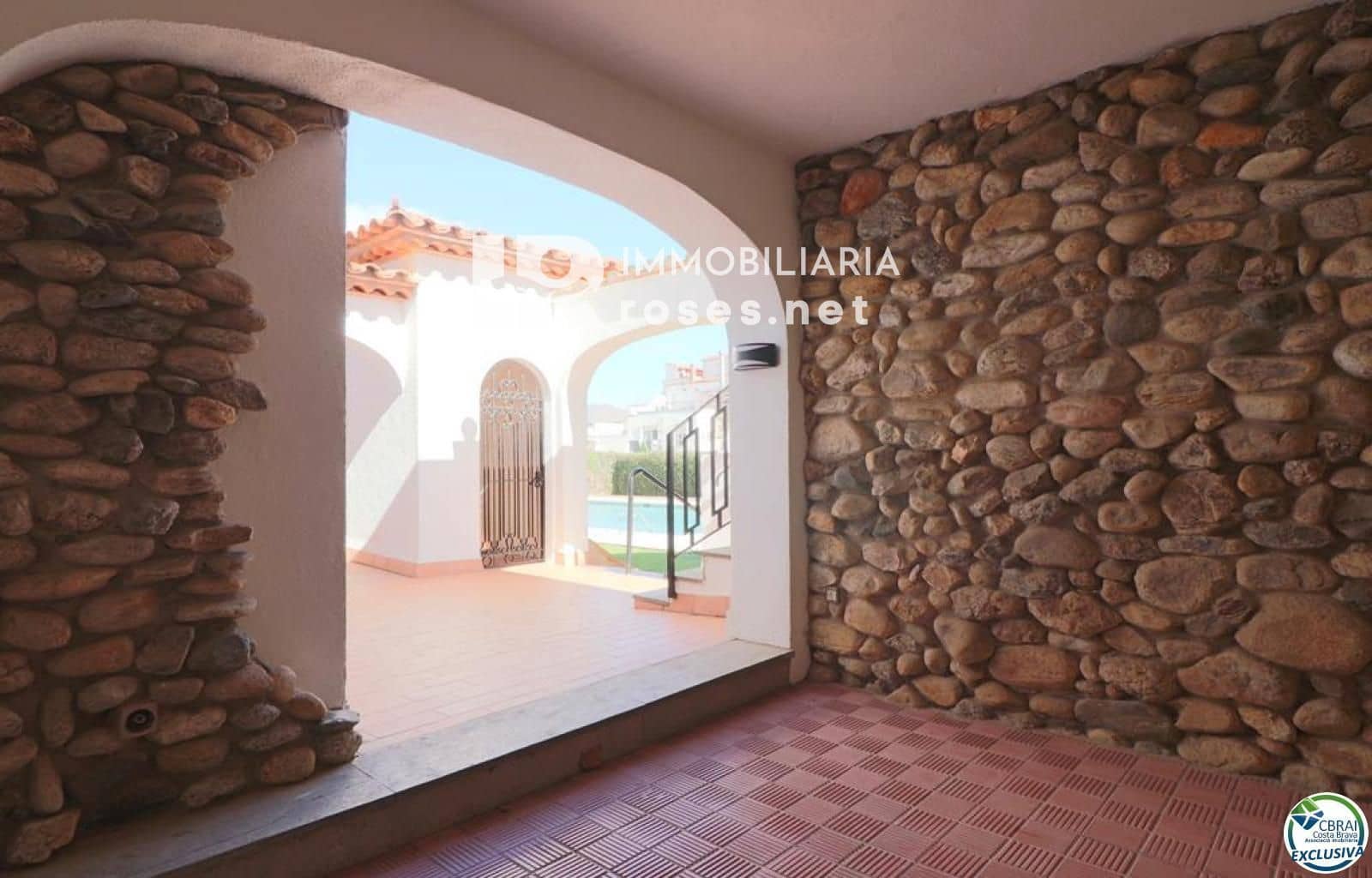 1 slaapkamer Flat te koop in Empuriabrava met zwembad - € 128.000 (Ref: 9015484)