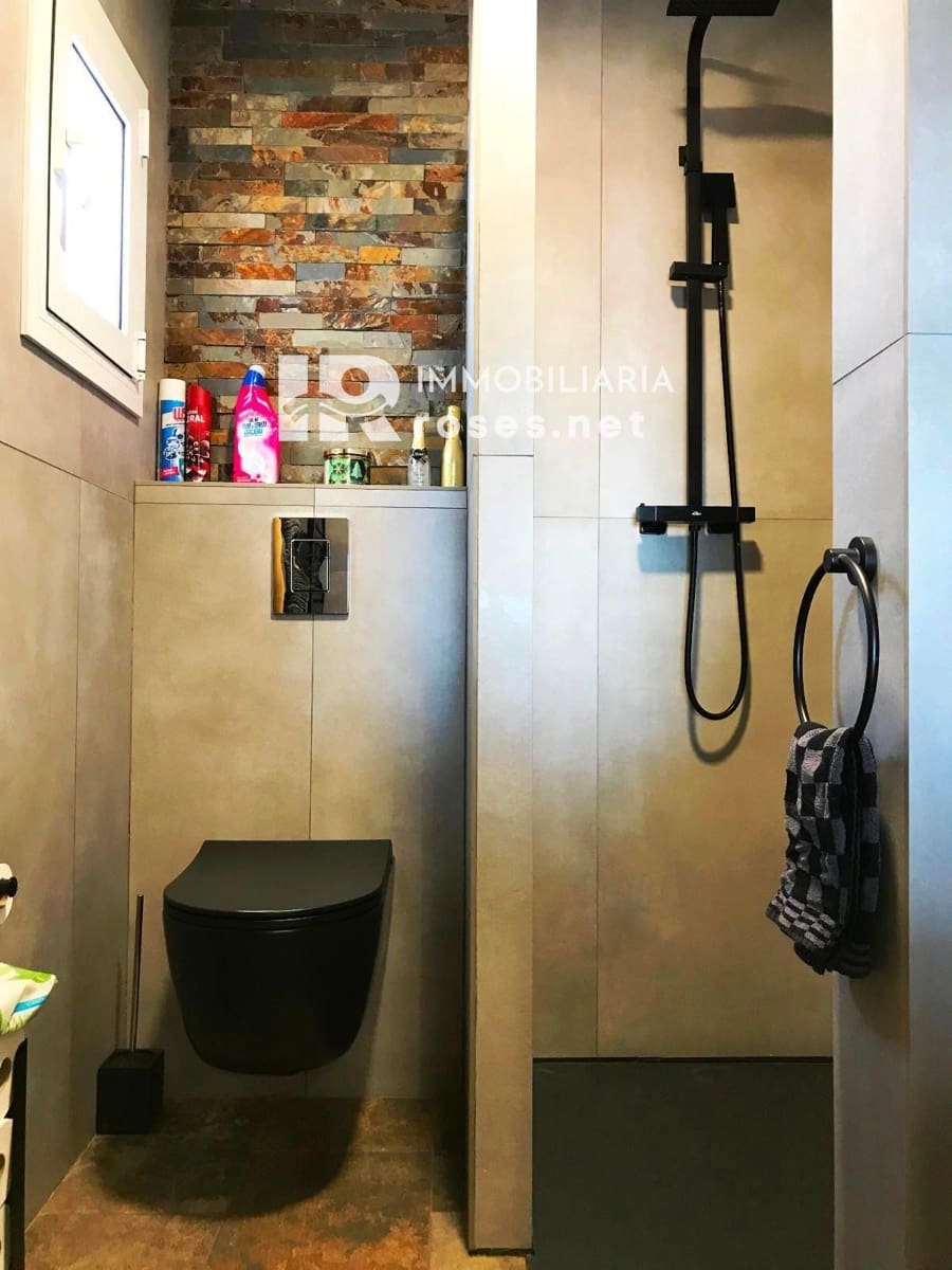 2 slaapkamer Flat te koop in Roses - € 275.000 (Ref: 9030435)