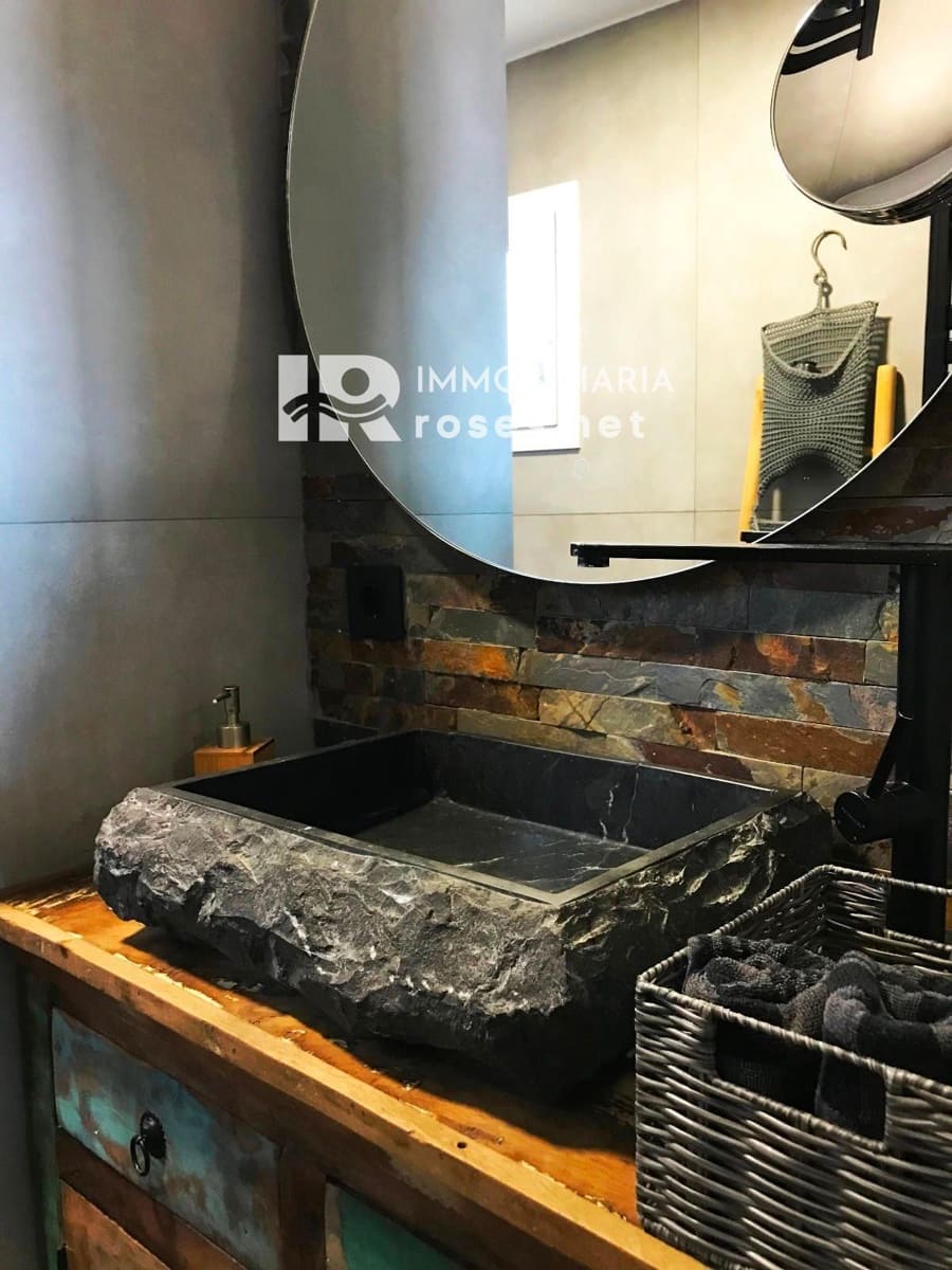 2 slaapkamer Flat te koop in Roses - € 275.000 (Ref: 9030435)