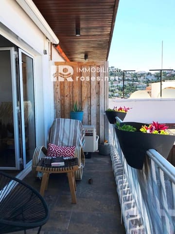 2 slaapkamer Flat te koop in Roses - € 275.000 (Ref: 9030435)