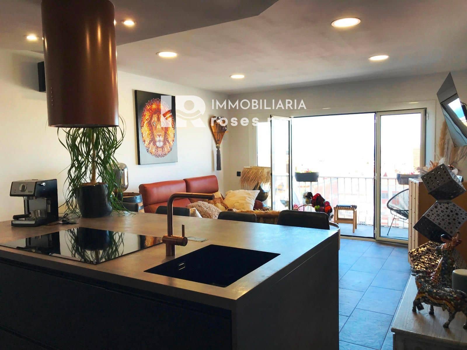 2 slaapkamer Flat te koop in Roses - € 275.000 (Ref: 9030435)