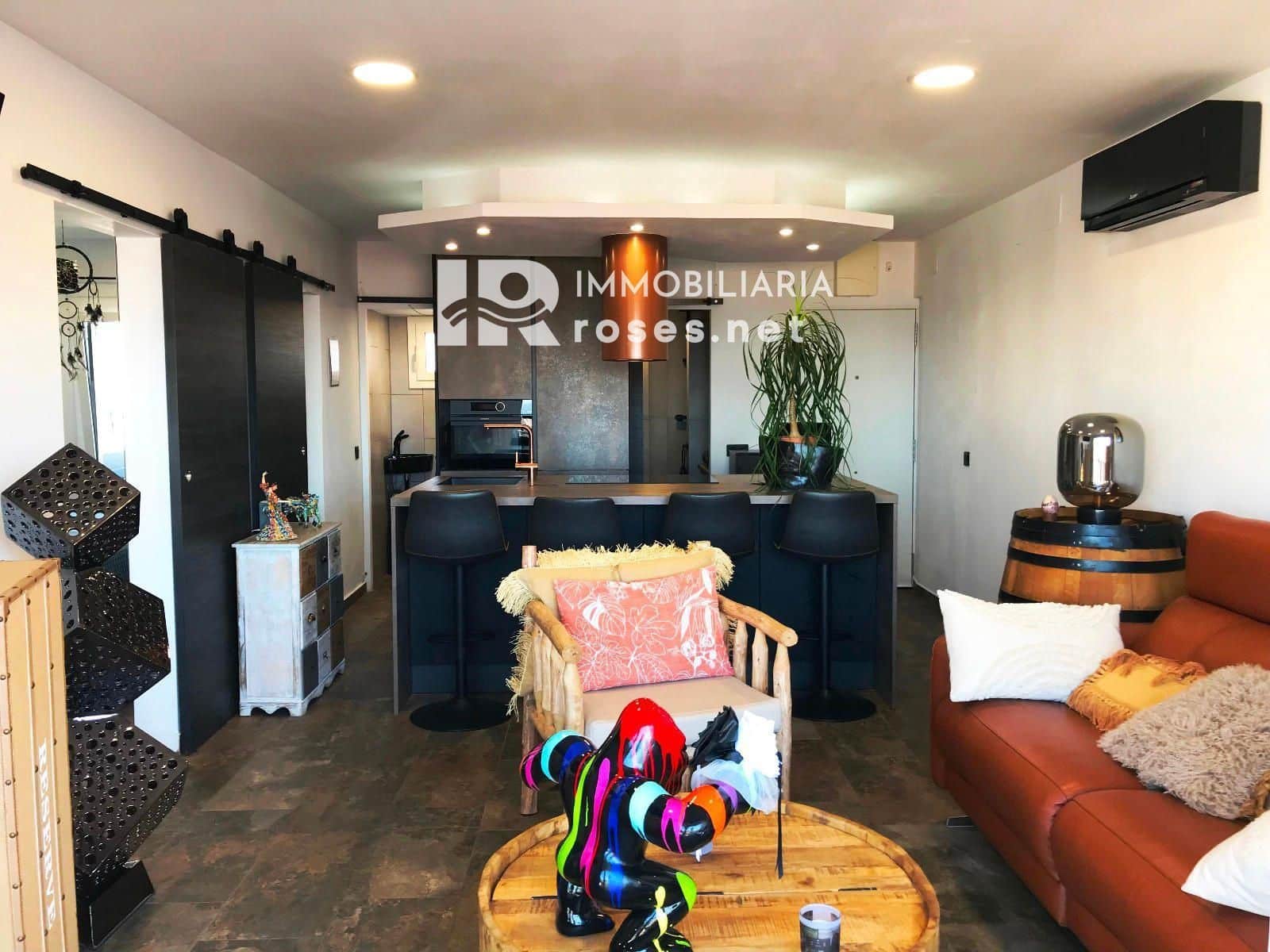 2 slaapkamer Flat te koop in Roses - € 275.000 (Ref: 9030435)