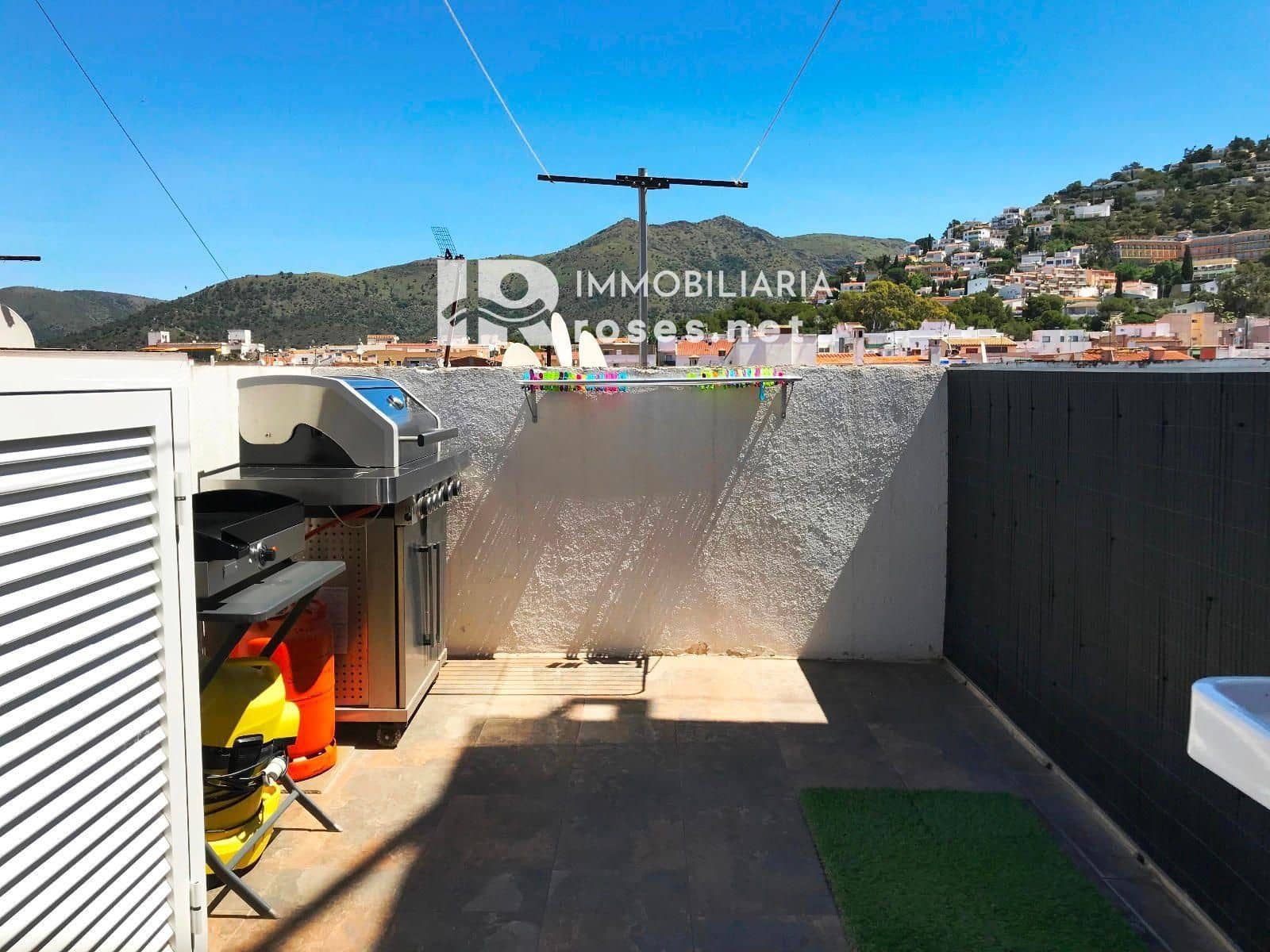 2 slaapkamer Flat te koop in Roses - € 275.000 (Ref: 9030435)