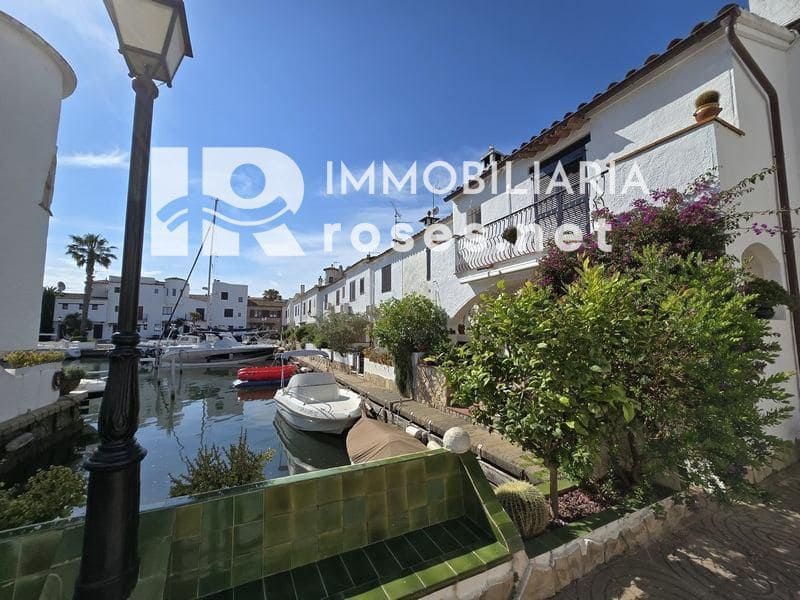 3 slaapkamer Villa te koop in Empuriabrava met garage - € 495.000 (Ref: 9073968)