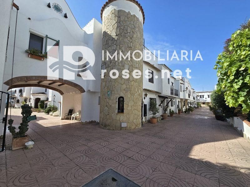 3 slaapkamer Villa te koop in Empuriabrava met garage - € 495.000 (Ref: 9073968)