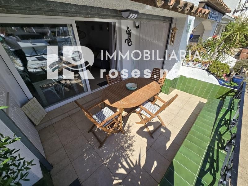 3 slaapkamer Villa te koop in Empuriabrava met garage - € 495.000 (Ref: 9073968)