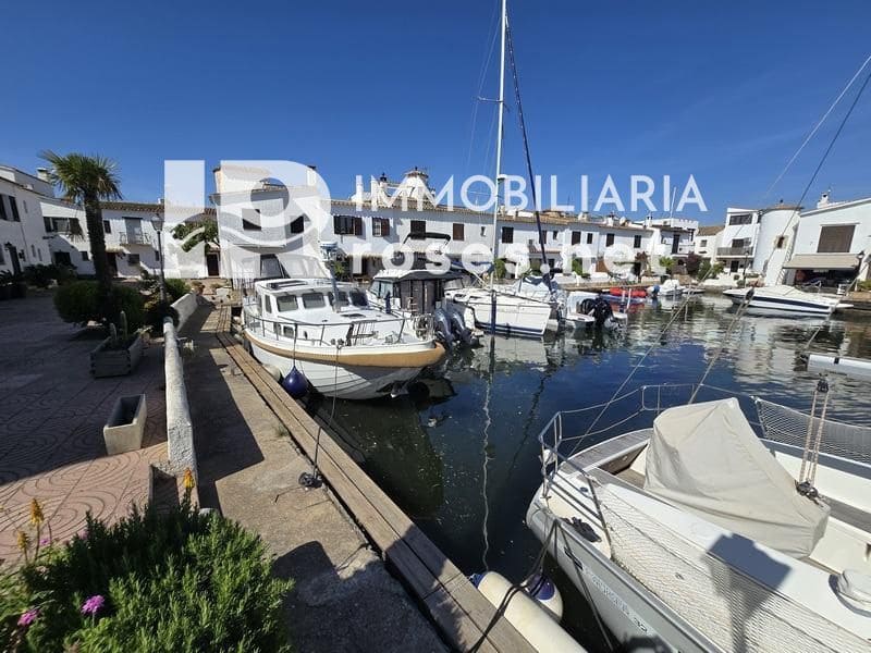 3 slaapkamer Villa te koop in Empuriabrava met garage - € 495.000 (Ref: 9073968)