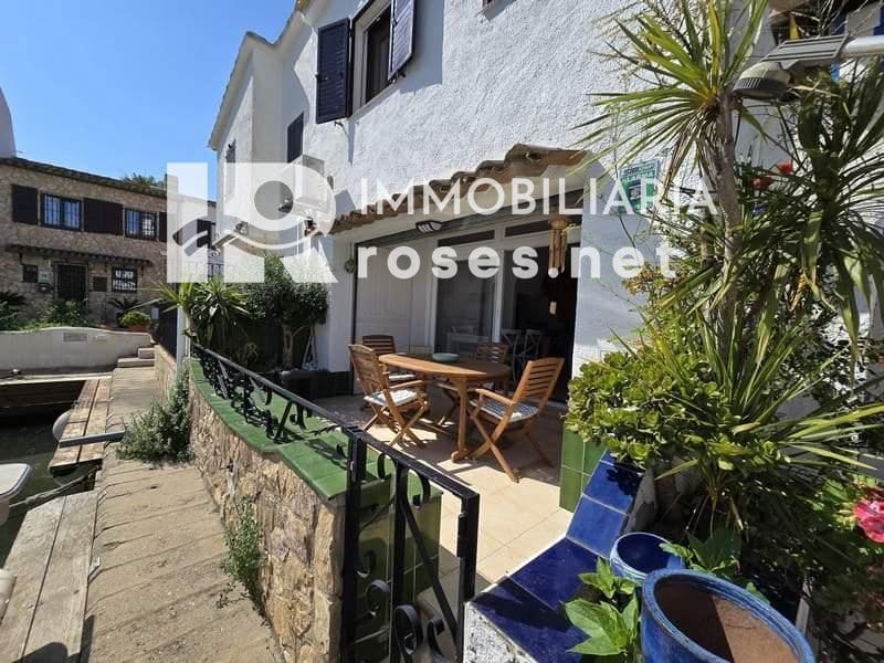 3 slaapkamer Villa te koop in Empuriabrava met garage - € 495.000 (Ref: 9073968)