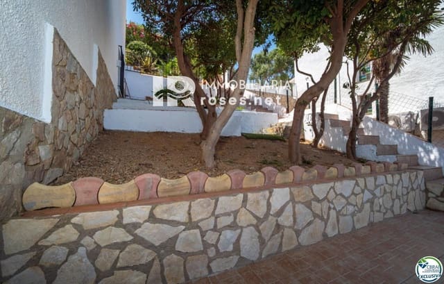 3 bedroom Villa for sale in El Port de la Selva with garage - € 650,000 (Ref: 9095579)
