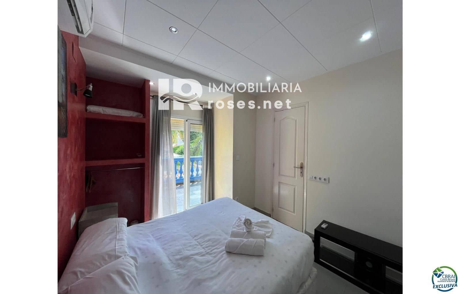 4 chambre Villa/Maison à vendre à Empuriabrava avec piscine garage - 549 000 € (Ref: 9101129)