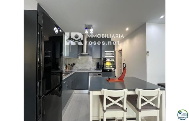 4 chambre Villa/Maison à vendre à Empuriabrava, Castelló d'Empúries avec piscine garage - 549 000 € (Ref: 9101129)