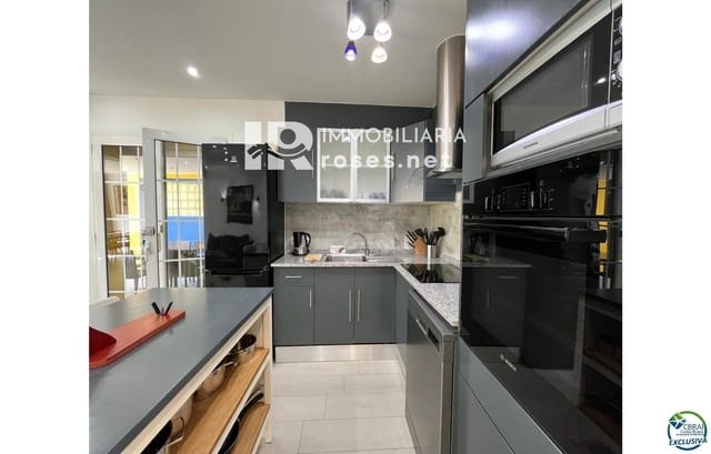 4 chambre Villa/Maison à vendre à Empuriabrava, Castelló d'Empúries avec piscine garage - 549 000 € (Ref: 9101129)