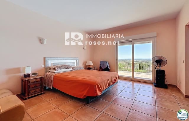 5 bedroom Villa for sale in Pau with pool garage - € 899,000 (Ref: 9104977)