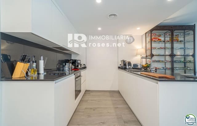 2 soveværelse Lejlighed til salg i Roses - € 600.000 (Ref: 9104978)