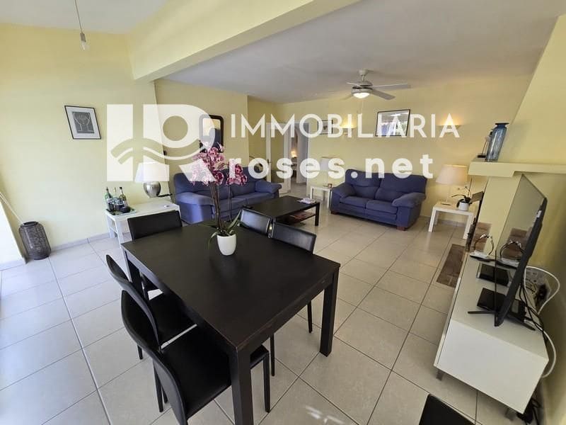 4 slaapkamer Villa te koop in Empuriabrava met zwembad garage - € 595.000 (Ref: 9112814)