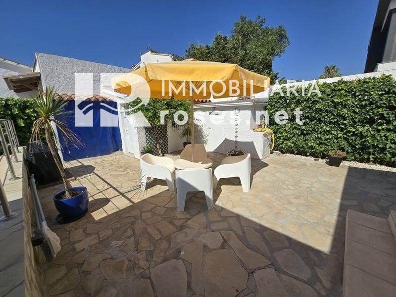 4 slaapkamer Villa te koop in Empuriabrava met zwembad garage - € 595.000 (Ref: 9112814)