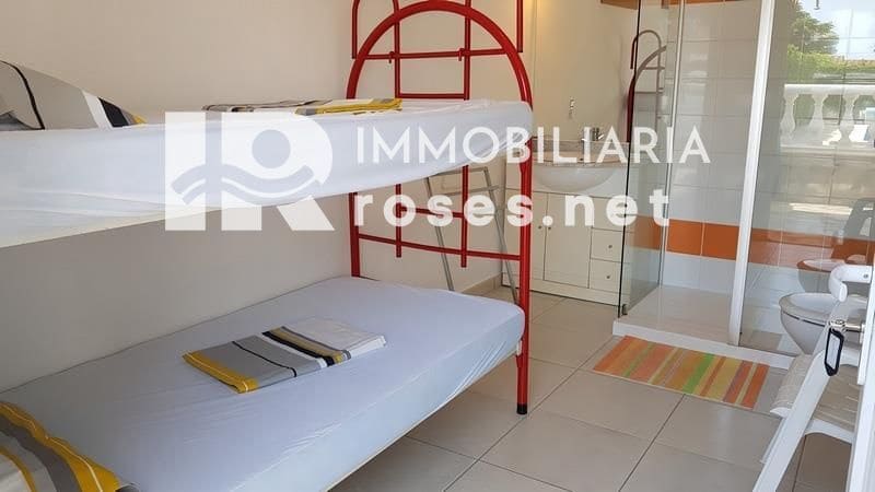 4 slaapkamer Villa te koop in Empuriabrava met zwembad garage - € 595.000 (Ref: 9112814)