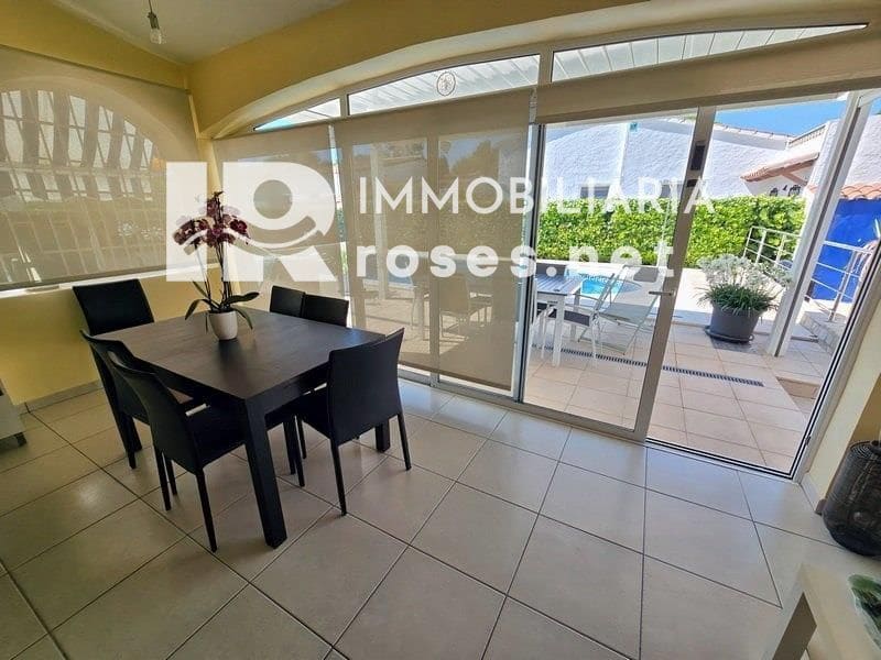 4 slaapkamer Villa te koop in Empuriabrava met zwembad garage - € 595.000 (Ref: 9112814)