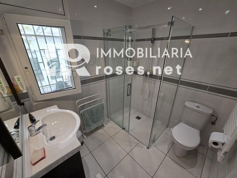 4 slaapkamer Villa te koop in Empuriabrava met zwembad garage - € 595.000 (Ref: 9112814)