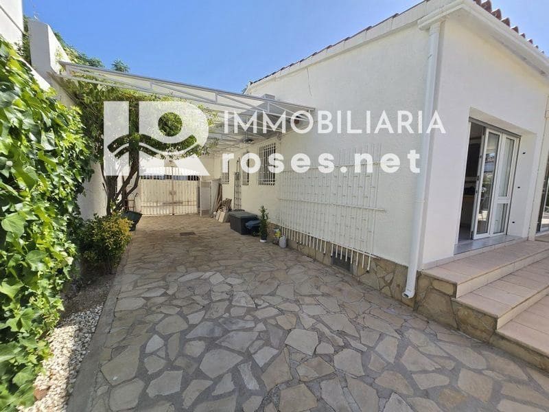 4 slaapkamer Villa te koop in Empuriabrava met zwembad garage - € 595.000 (Ref: 9112814)