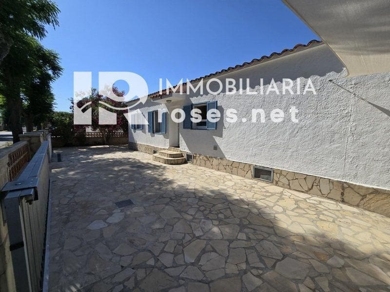 4 slaapkamer Villa te koop in Empuriabrava met zwembad garage - € 595.000 (Ref: 9112814)